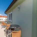 Antique Ivo