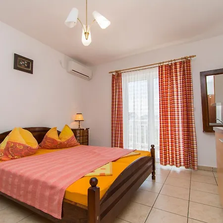 Apartament Antique Ivo *