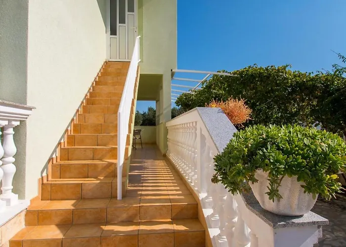 Antique Ivo Appartement *